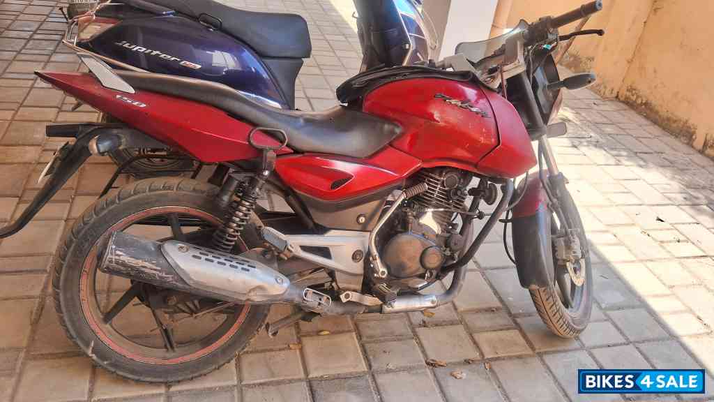 Red Bajaj Pulsar 150 Red Bajaj Pulsar 150