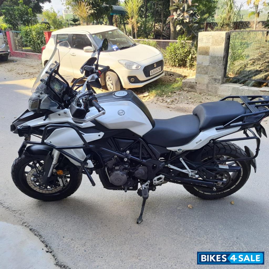 White Benelli TRK 502 White Benelli TRK 502