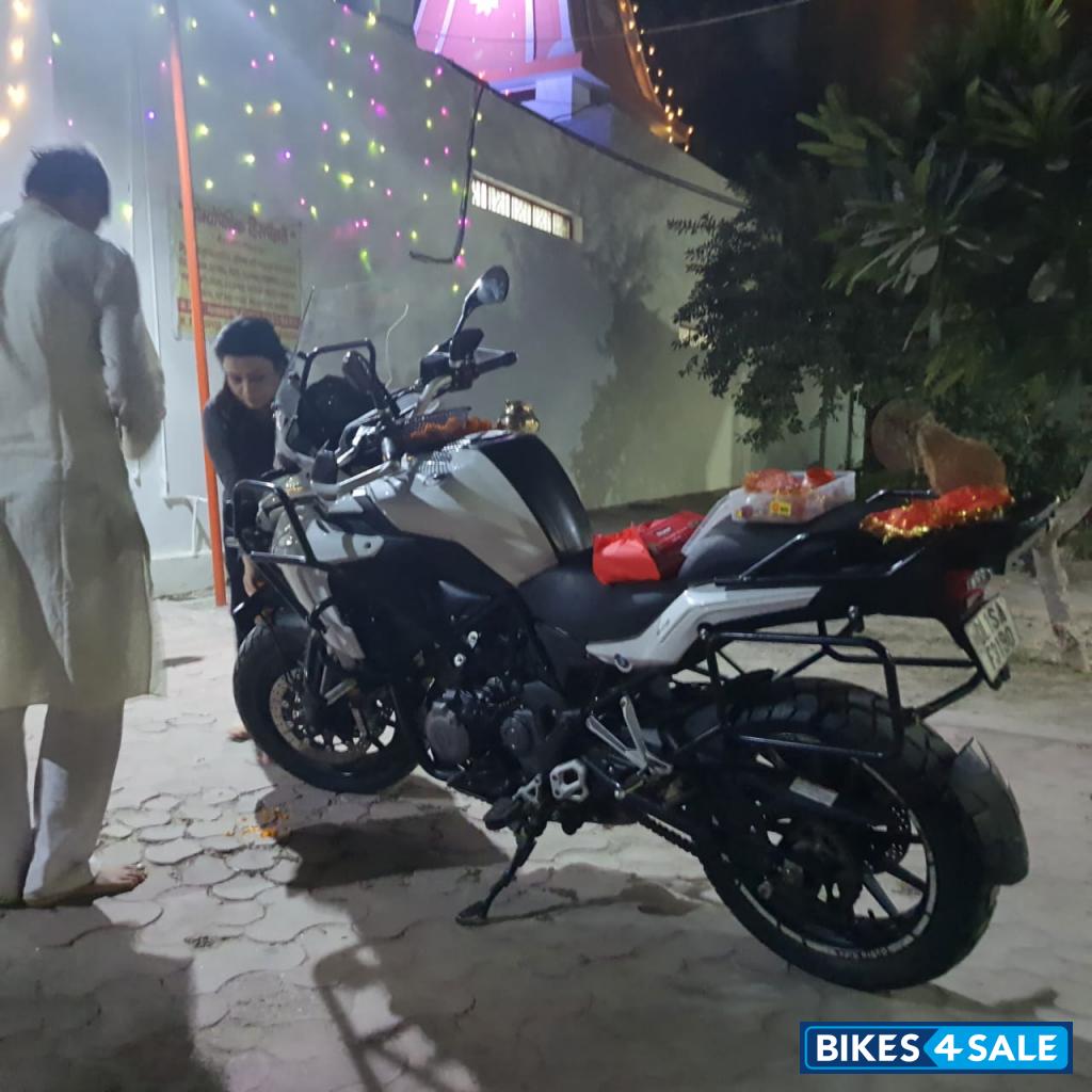 White Benelli TRK 502 White Benelli TRK 502