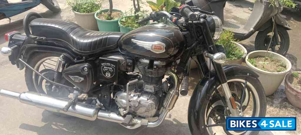 Black Royal Enfield Bullet Standard 350