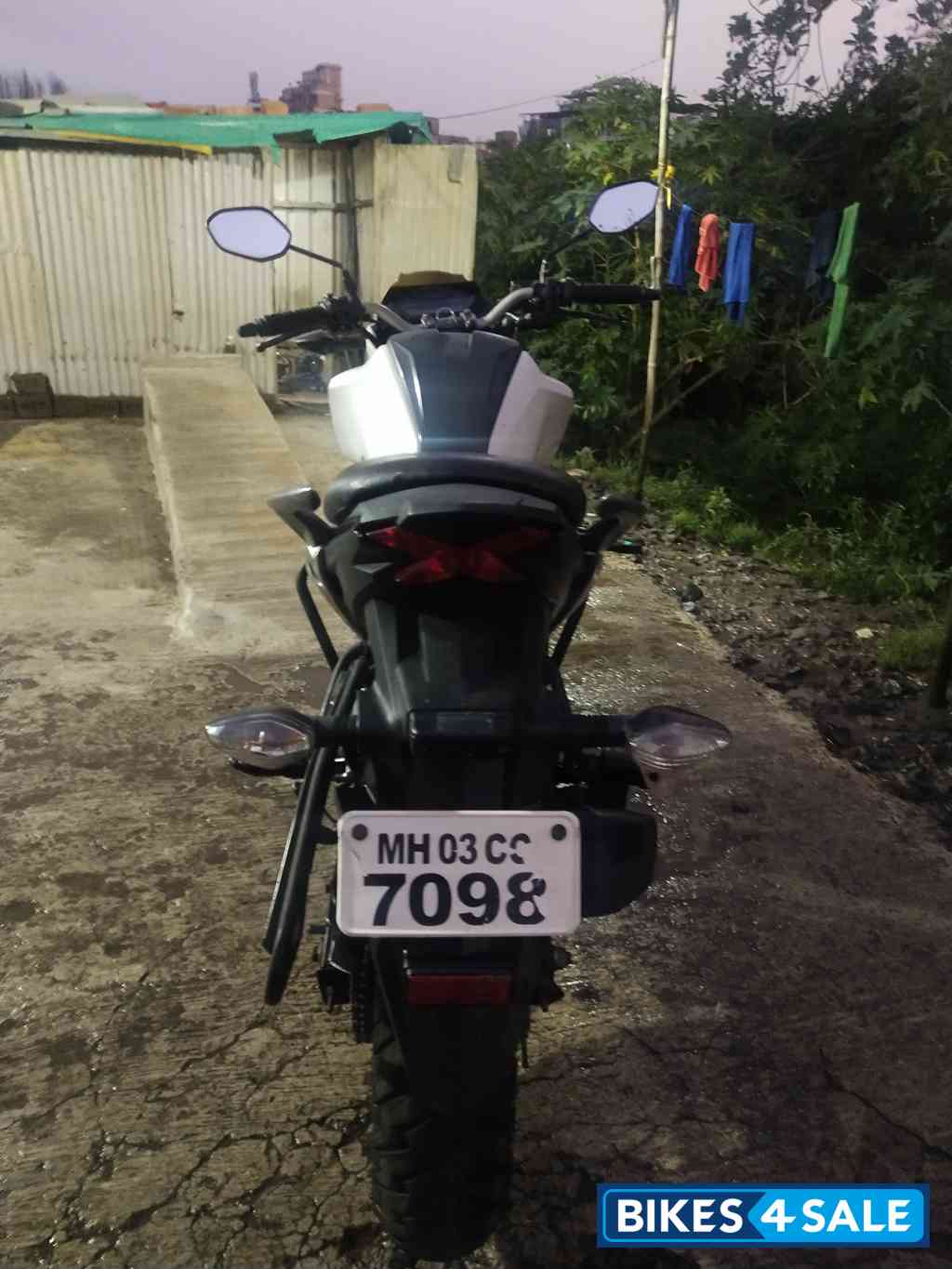 White Honda CB Hornet 160R