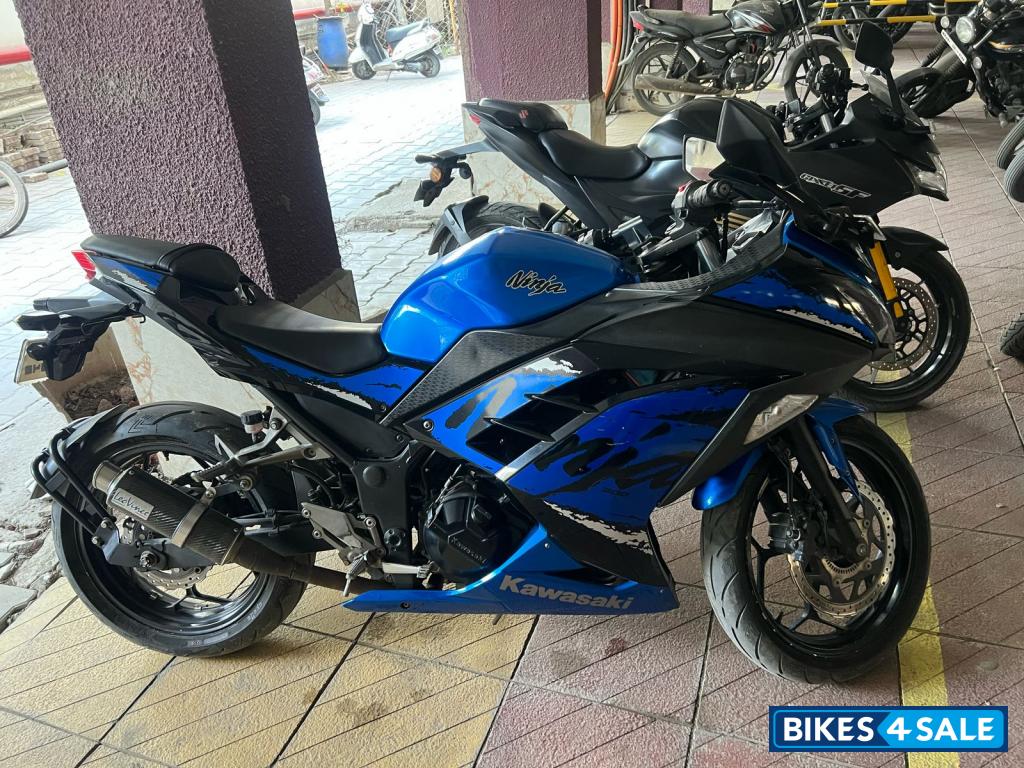 Kawasaki Ninja 300 BS6