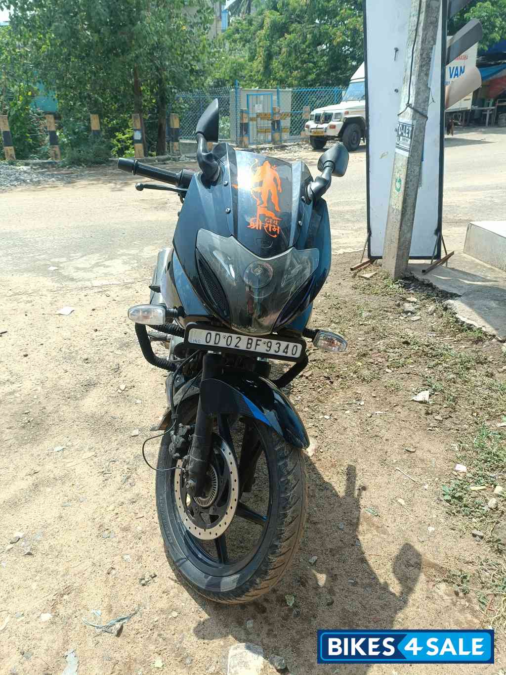 Blue Bajaj Pulsar 220F Blue Bajaj Pulsar 220F