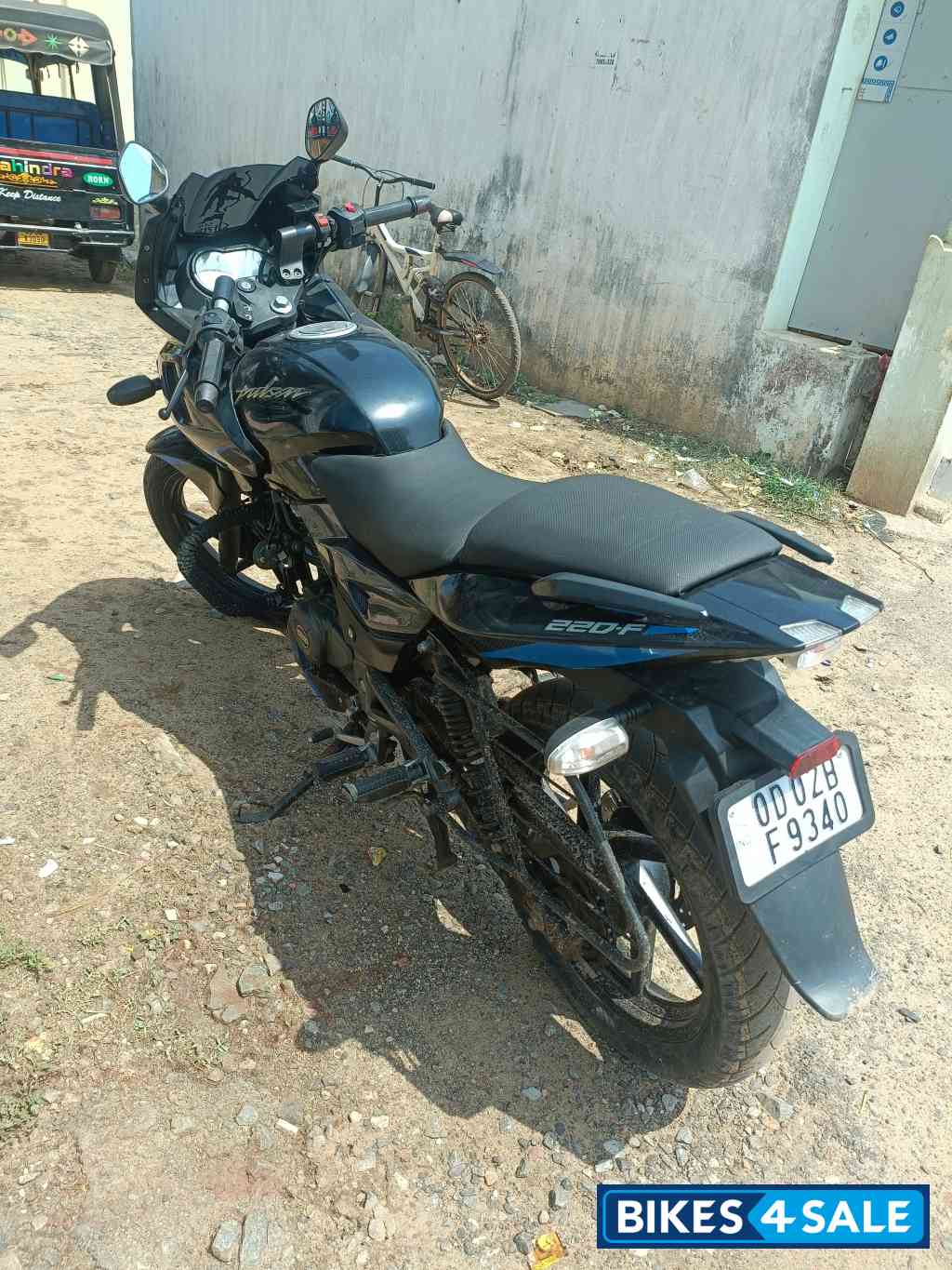 Blue Bajaj Pulsar 220F Blue Bajaj Pulsar 220F