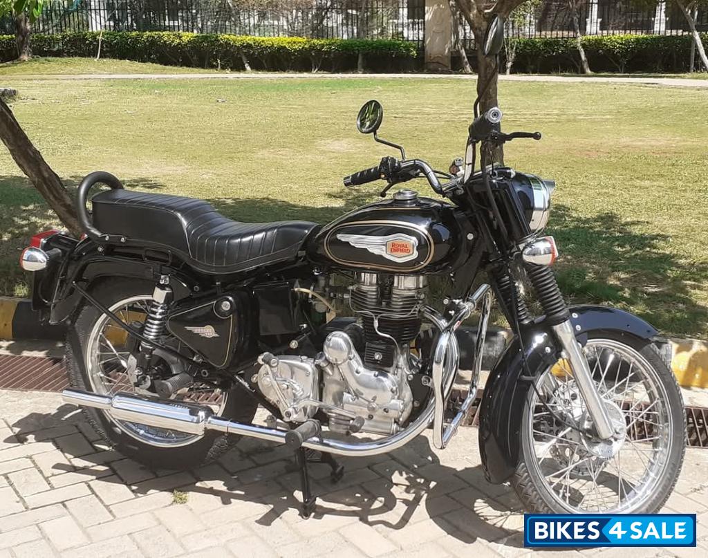 Black Royal Enfield Bullet Standard 350