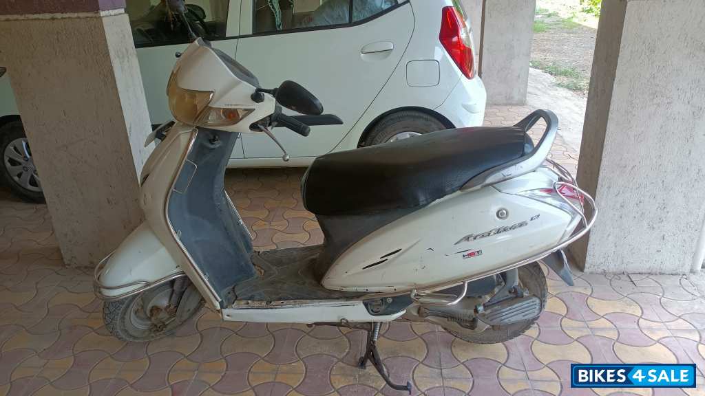 White Honda Activa 3G White Honda Activa 3G