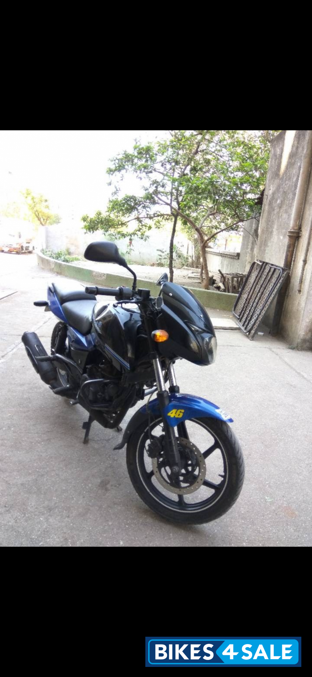 Black Bajaj Pulsar 220 DTSFi Black Bajaj Pulsar 220 DTSFi