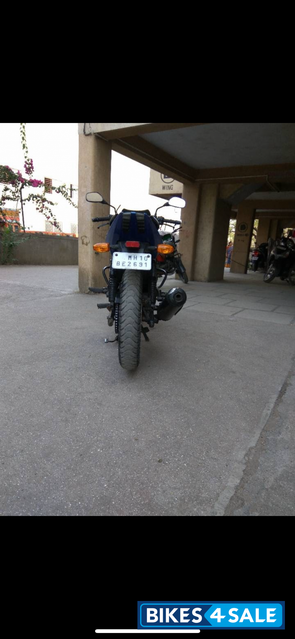 Black Bajaj Pulsar 220 DTSFi Black Bajaj Pulsar 220 DTSFi