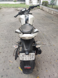 White TVS Apache RTR 200 4V