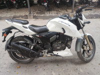 White TVS Apache RTR 200 4V