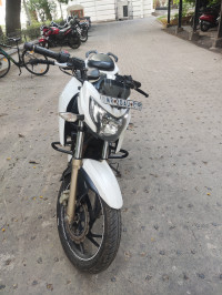 White TVS Apache RTR 200 4V