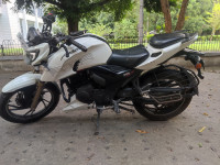 White TVS Apache RTR 200 4V