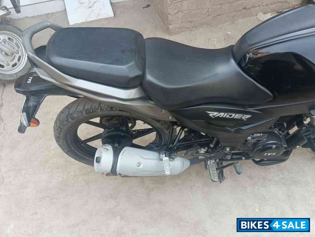Black TVS Raider Split Seat