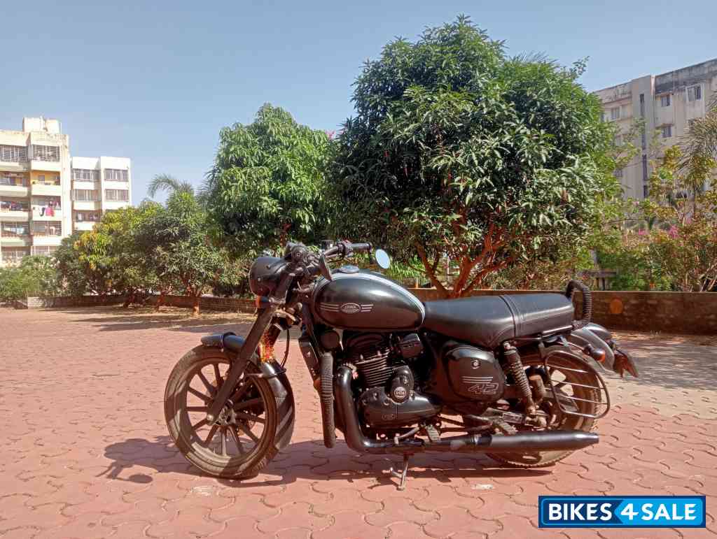 Jawa 42 Dual Tone Jawa 42 Dual Tone