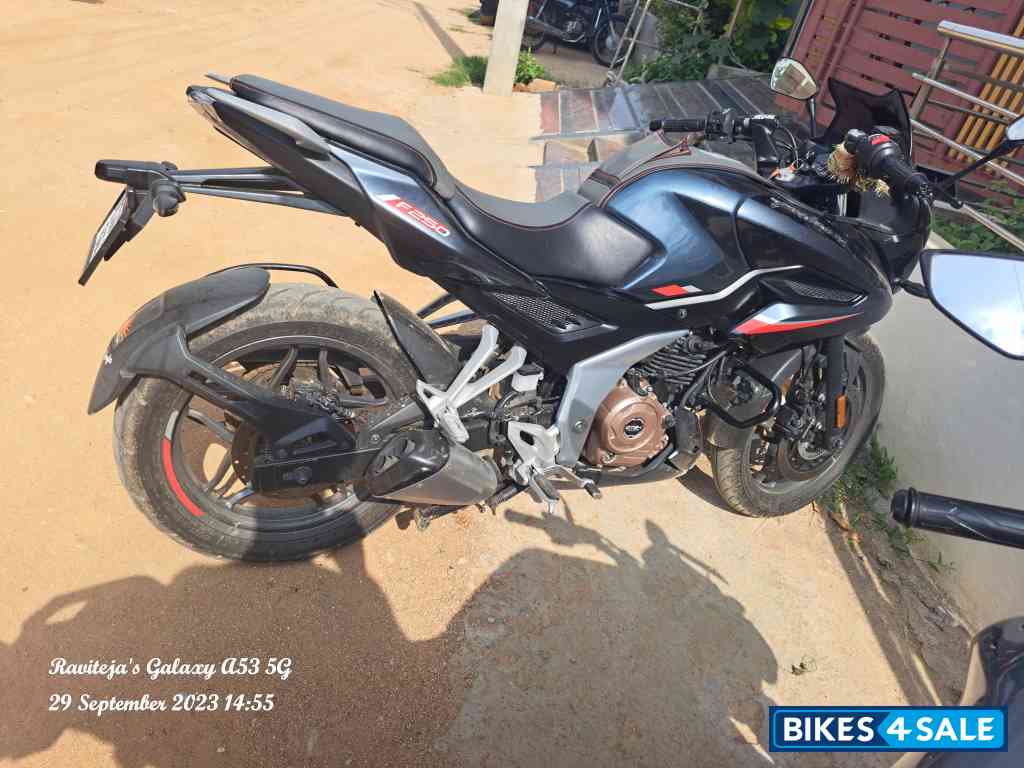 Glossytechno Black Bajaj Pulsar F250 Dual Channel ABS Glossytechno Black Bajaj Pulsar F250 Dual Channel ABS