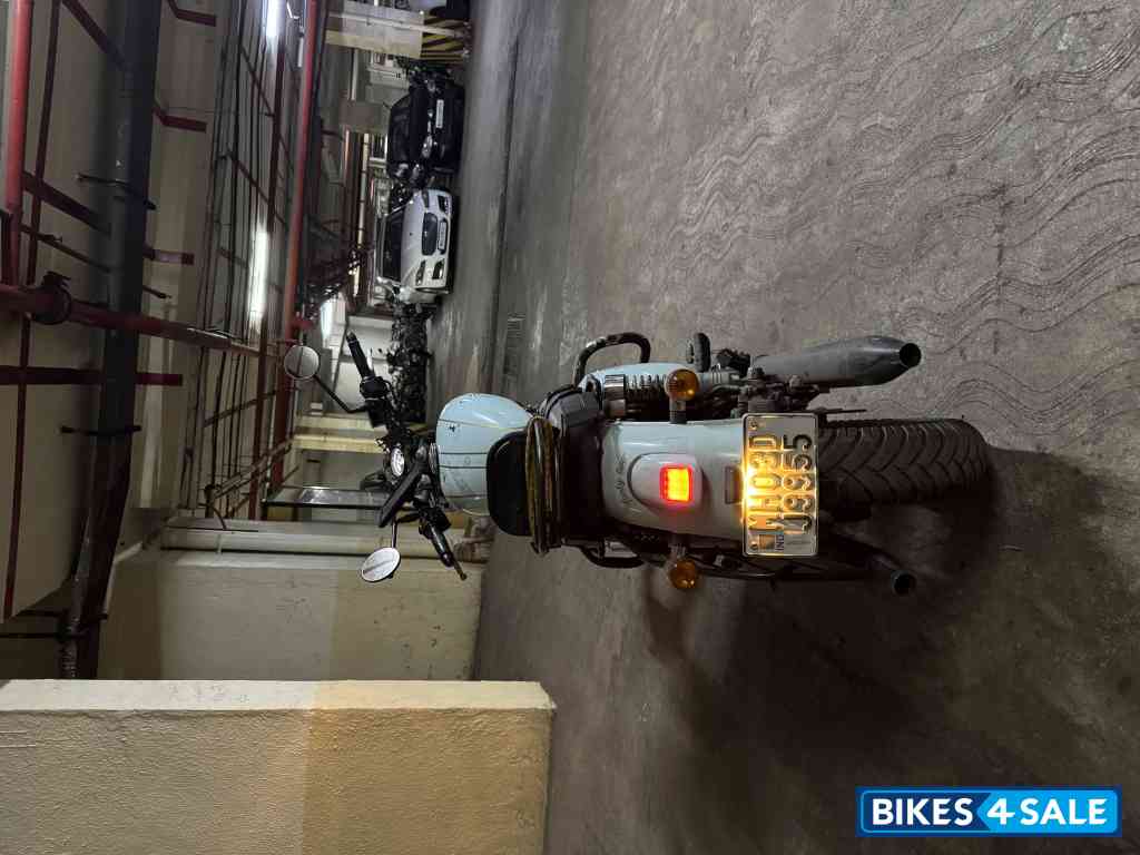 Halleys Teal Jawa forty two BS6 Halleys Teal Jawa forty two BS6