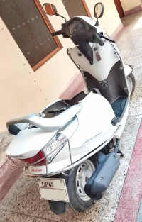 Pearl White Honda Aviator