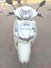 Pearl White Honda Aviator