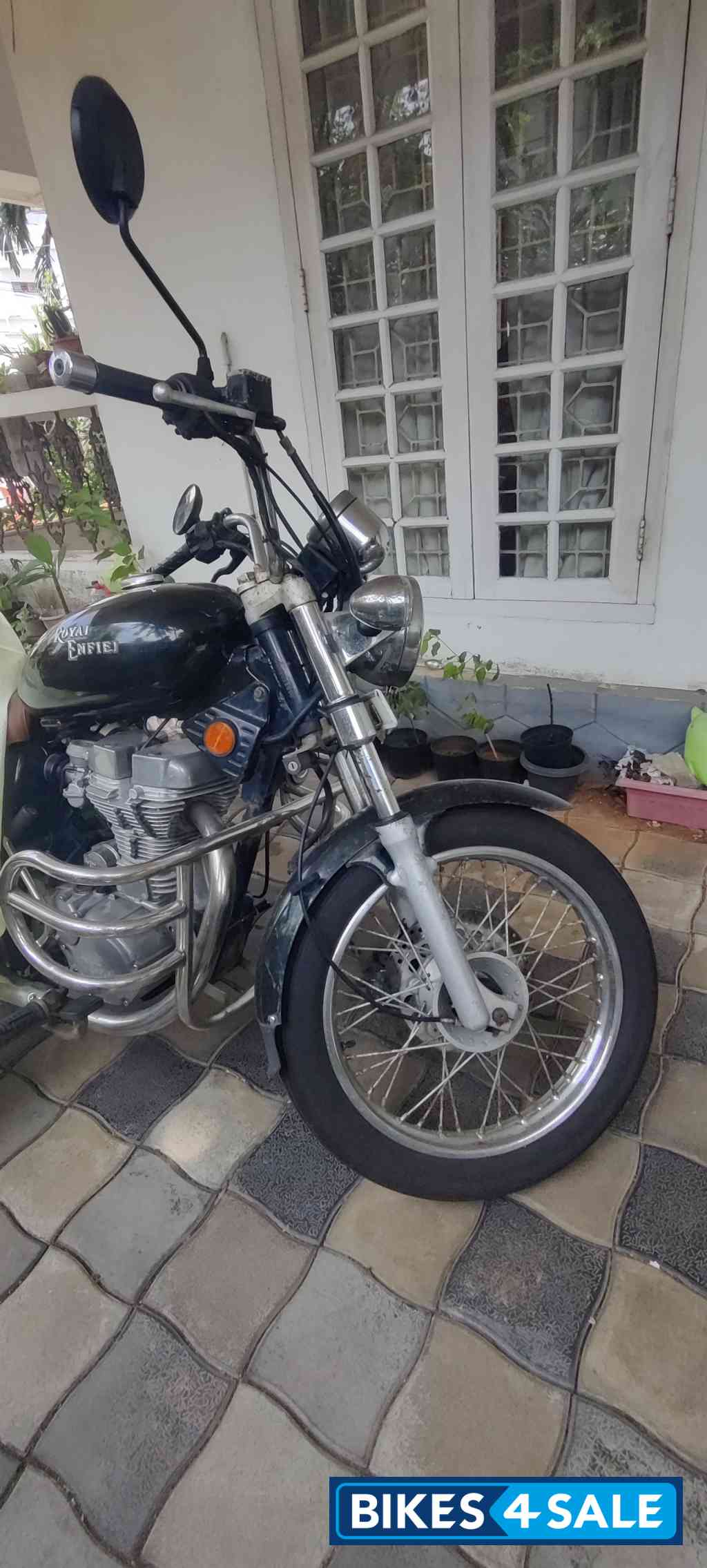 Black Royal Enfield Bullet 350 Twinspark Black Royal Enfield Bullet 350 Twinspark