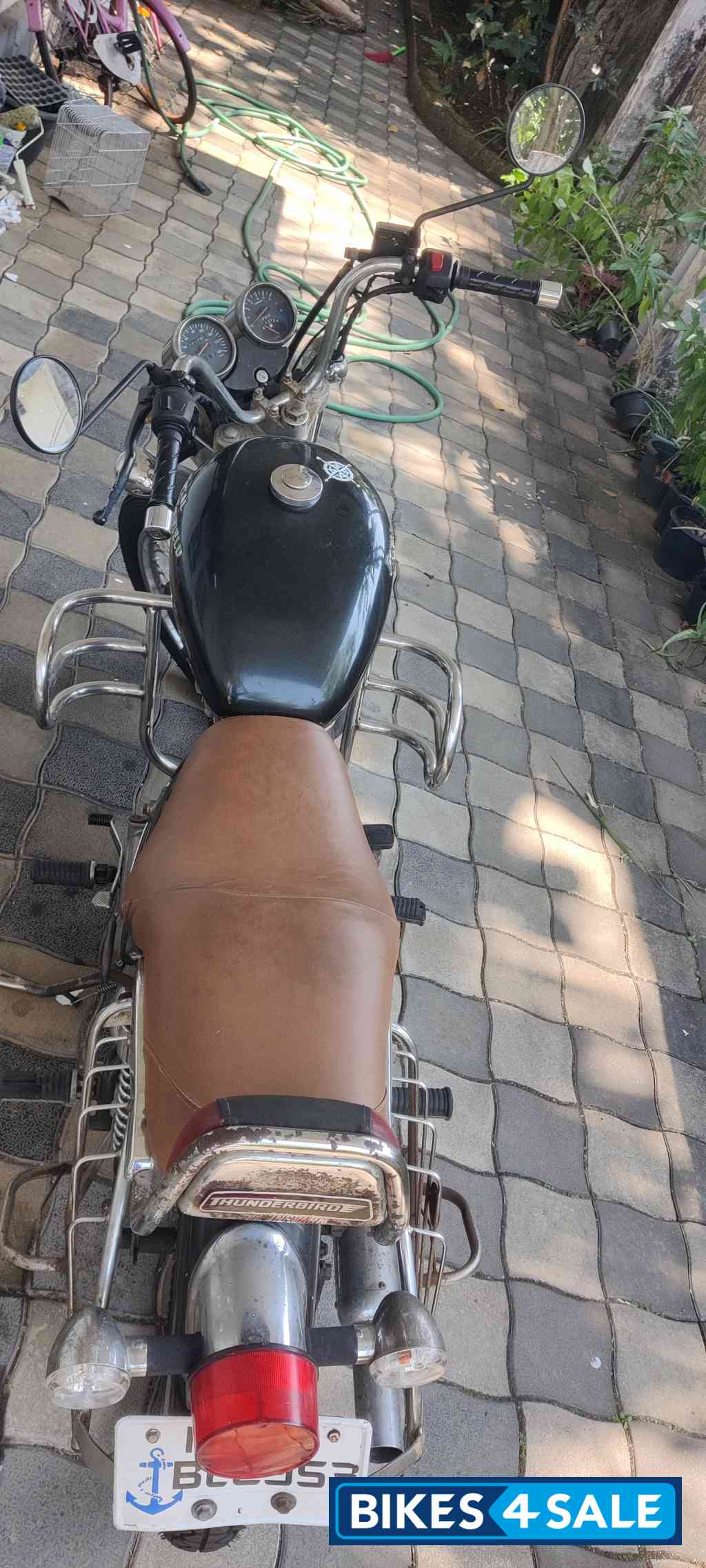 Black Royal Enfield Bullet 350 Twinspark Black Royal Enfield Bullet 350 Twinspark