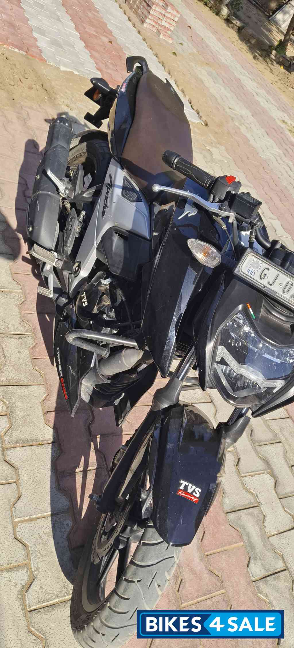 Black TVS Apache RTR 160 4V Black TVS Apache RTR 160 4V