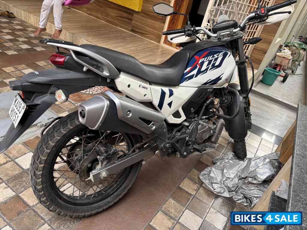 White Hero XPulse 200