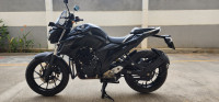 Black Yamaha FZ25