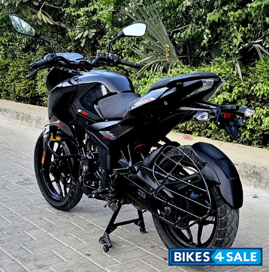 Black Bajaj Pulsar N160 Dual Channel ABS