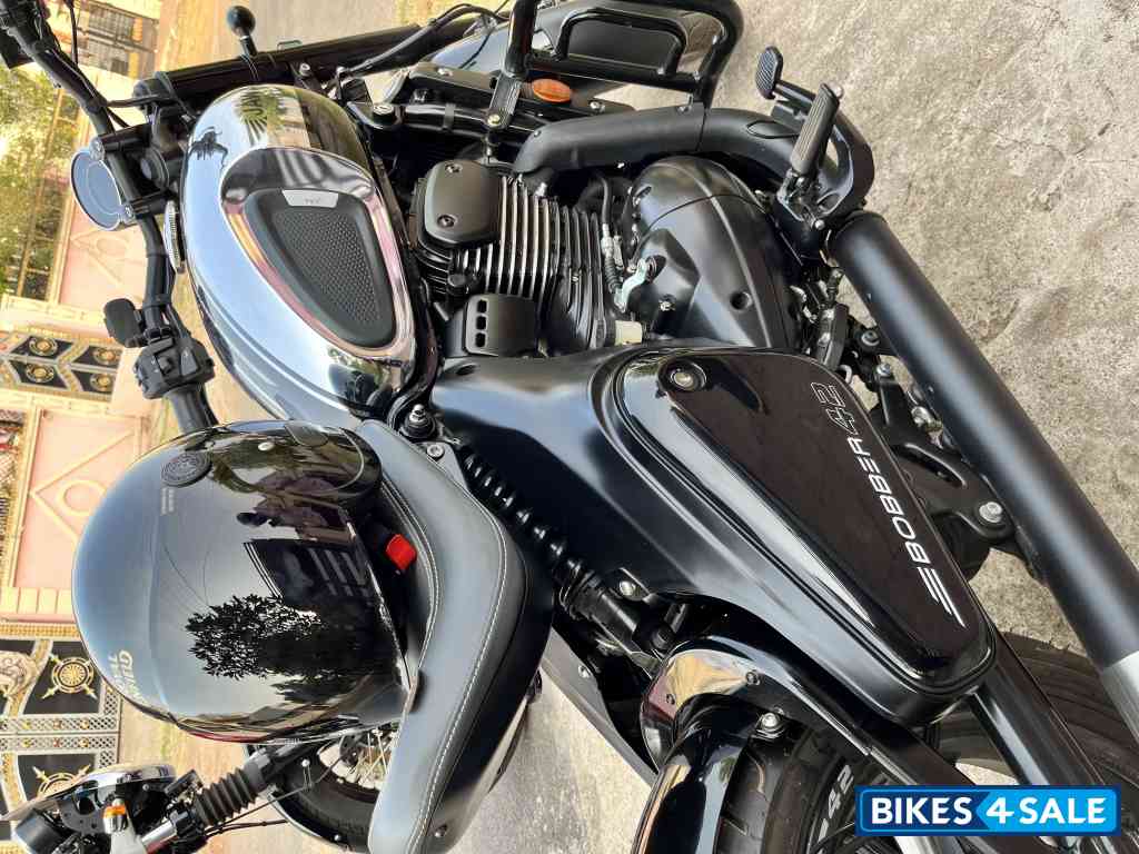 Jawa 42 Bobber Black Mirror
