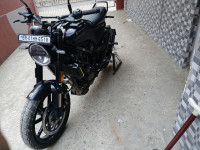 Moonshine Black Husqvarna Svartpilen 250