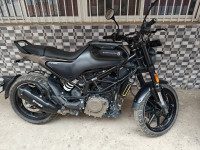 Moonshine Black Husqvarna Svartpilen 250
