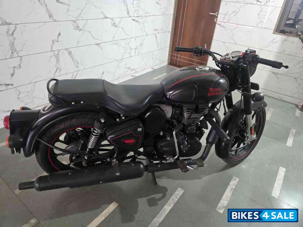 Stealth Black Royal Enfield Classic 350 Dual Channel BS6