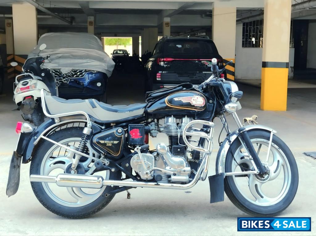 Black Royal Enfield Bullet Standard 350