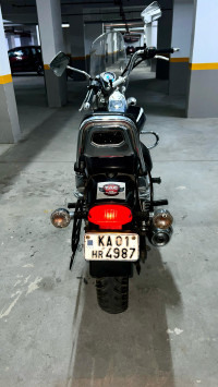 Black Bajaj Avenger Cruise 220