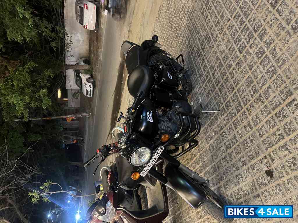 Black Royal Enfield Classic 500
