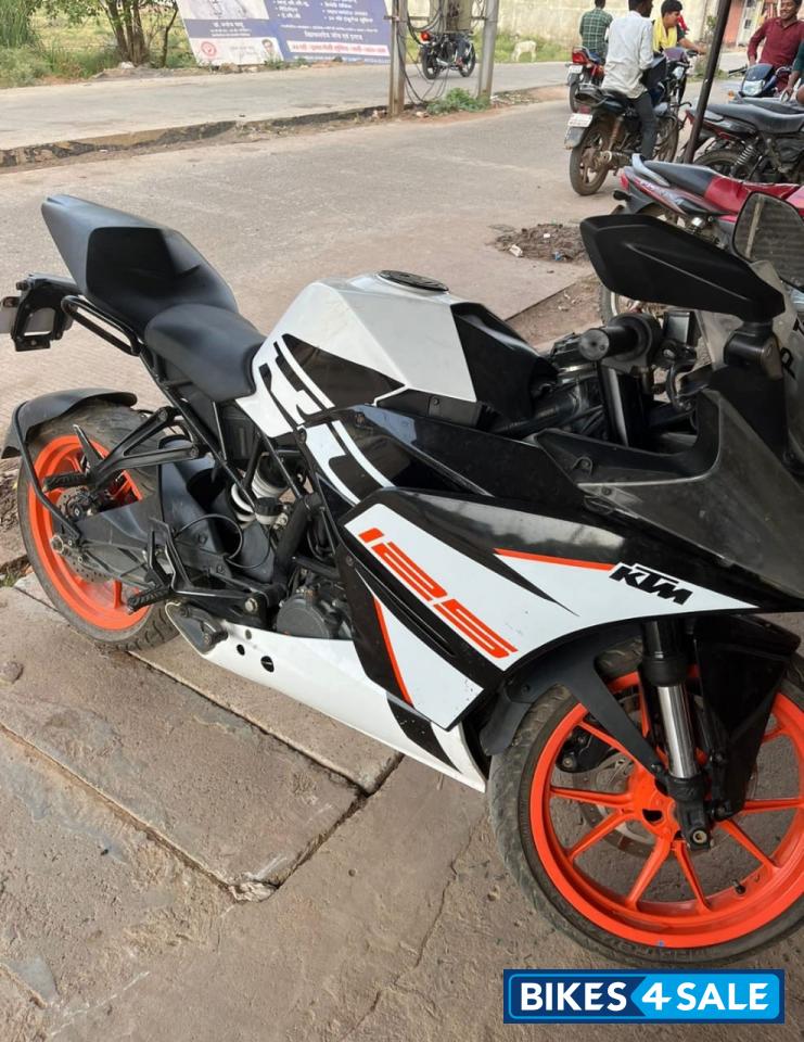 White /black KTM RC 125