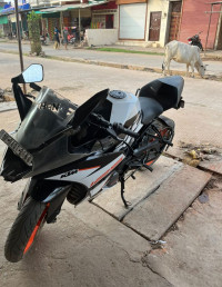 White /black KTM RC 125