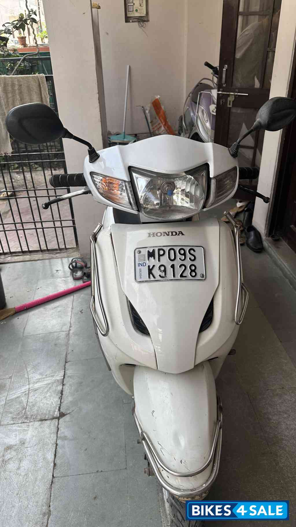 White Honda Activa