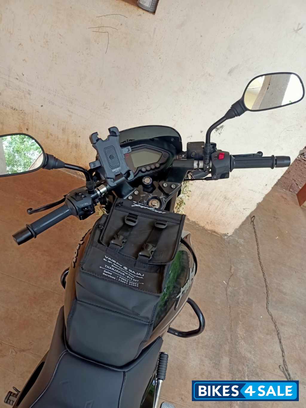 Black Bajaj Pulsar 125