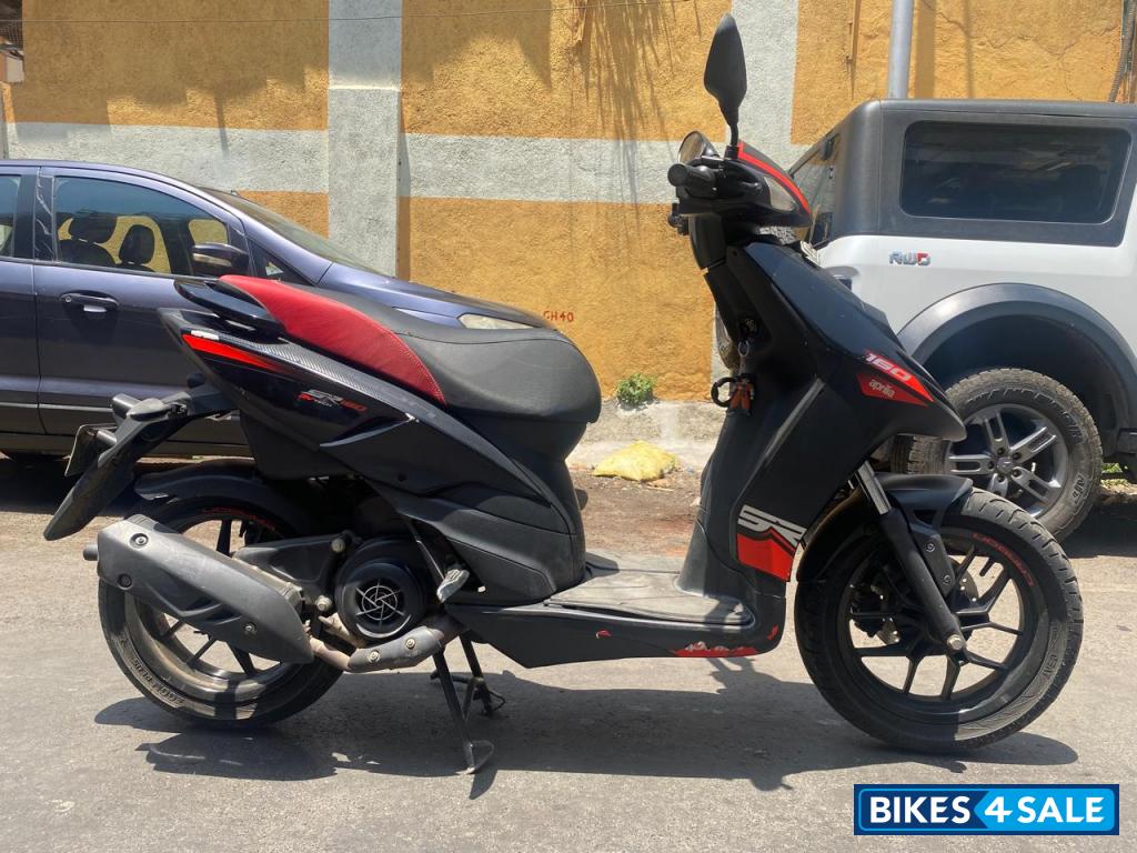 Aprilia SR 160 Carbon ABS
