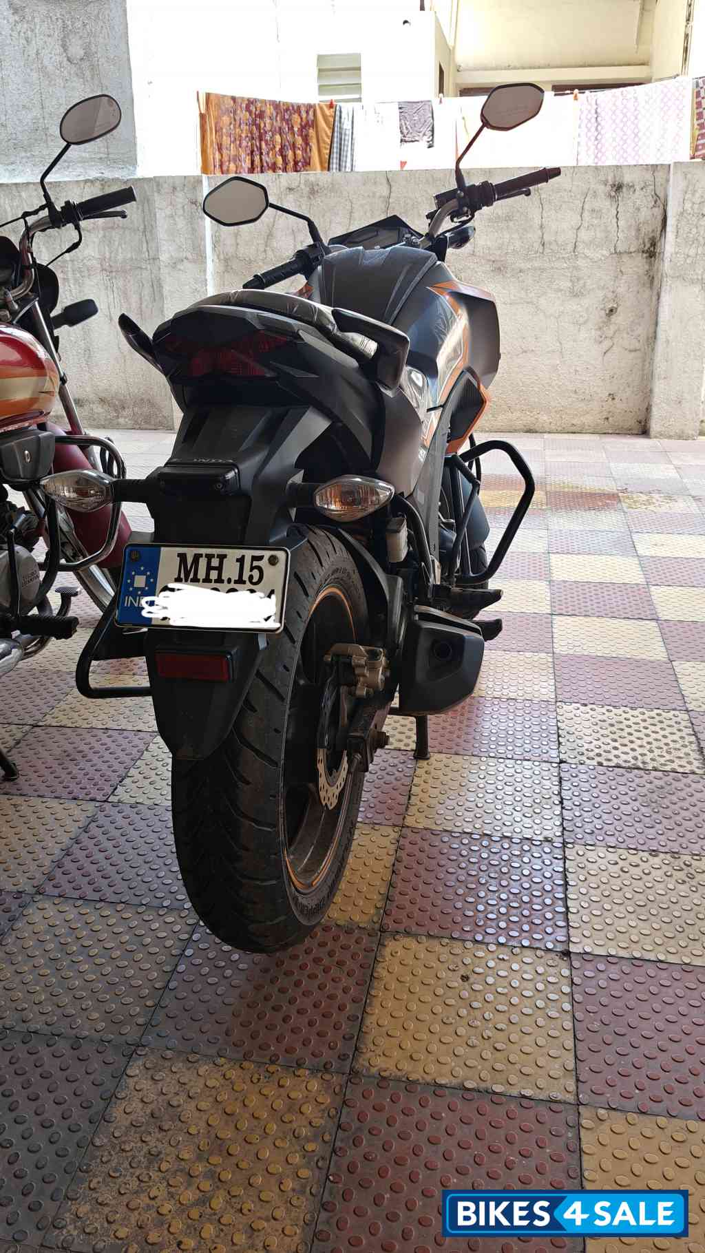 Matte Grey/orange Honda CB Hornet 160R