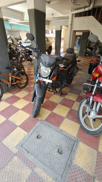 Matte Grey/orange Honda CB Hornet 160R