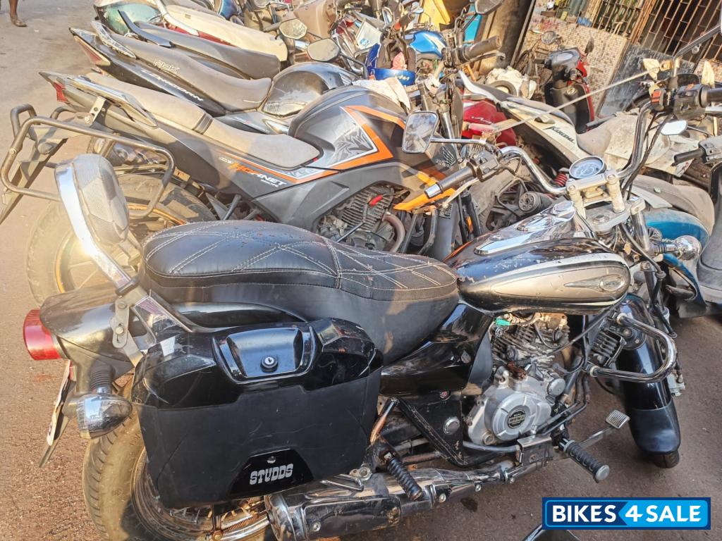 Black Bajaj Avenger Cruise 220