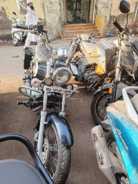 Black Bajaj Avenger Cruise 220