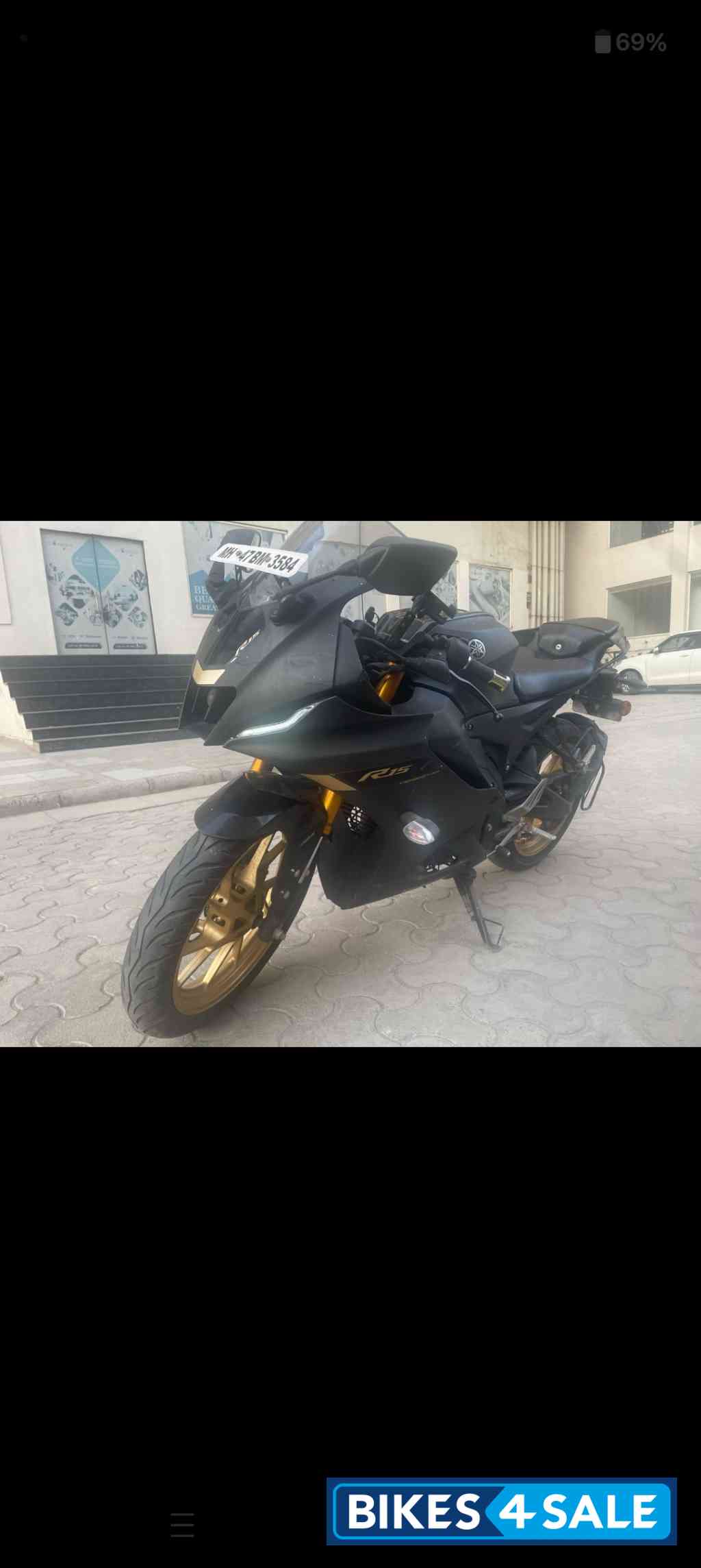 Black Yamaha R15 V4