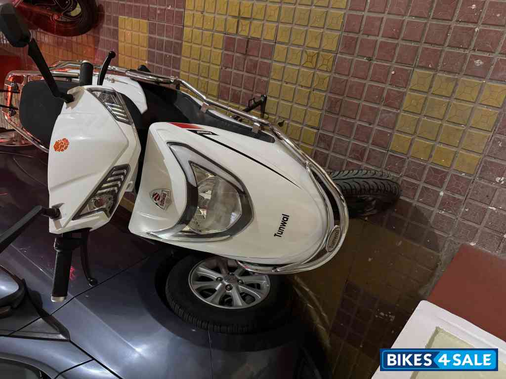 White Tunwal Sport 63 60V