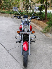 Red Bajaj Avenger 220 DTS-i