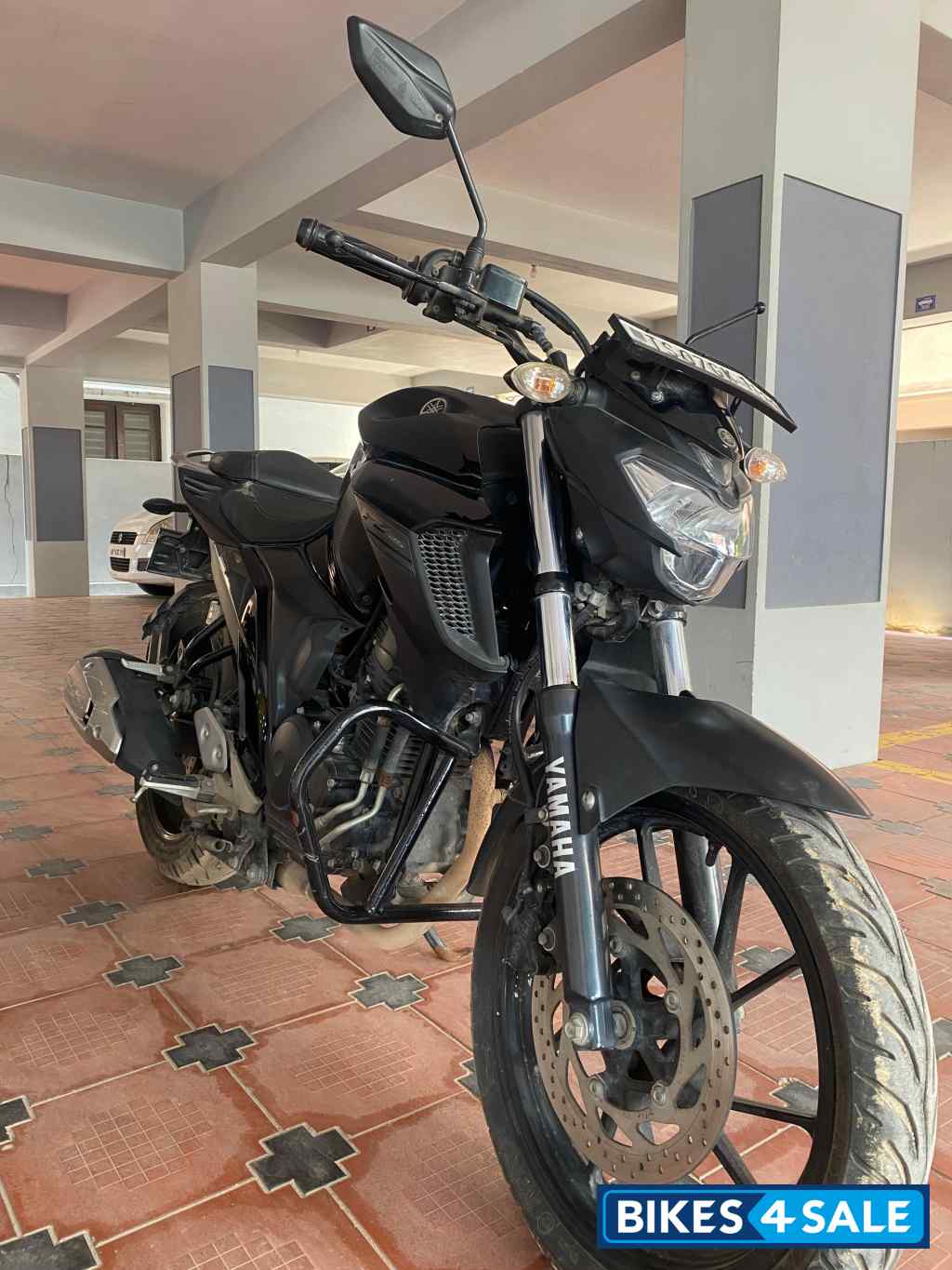Black Yamaha FZ25
