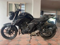 Black Yamaha FZ25