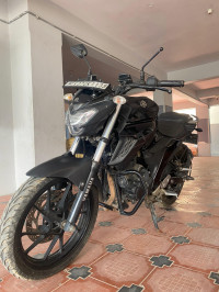 Black Yamaha FZ25
